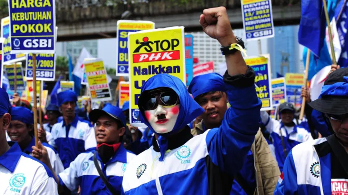 Svátek práce v Indonésii. Dělníci žádají vyšší mzdu