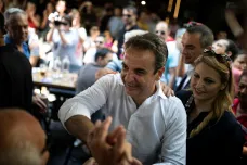 Řekové poprvé po vleklé krizi volí parlament. Favoritem je opozice, která slibuje nižší daně