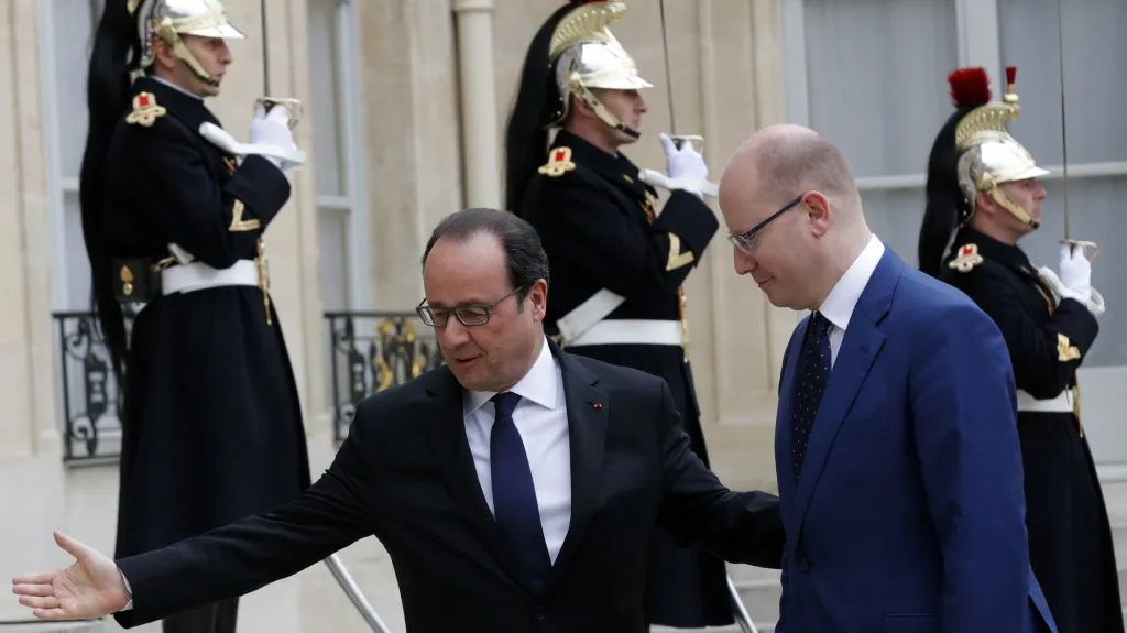 Francois Hollande vítá v Elysejském paláci Bohuslava Sobotku