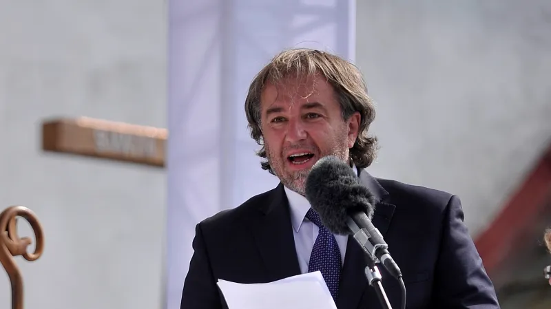 Miloš Doležal při slavnostním uložení ostatků faráře Josefa Toufara