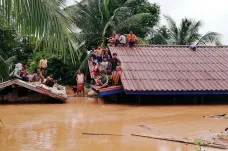 V Laosu se protrhla přehrada, pohřešují se stovky lidí