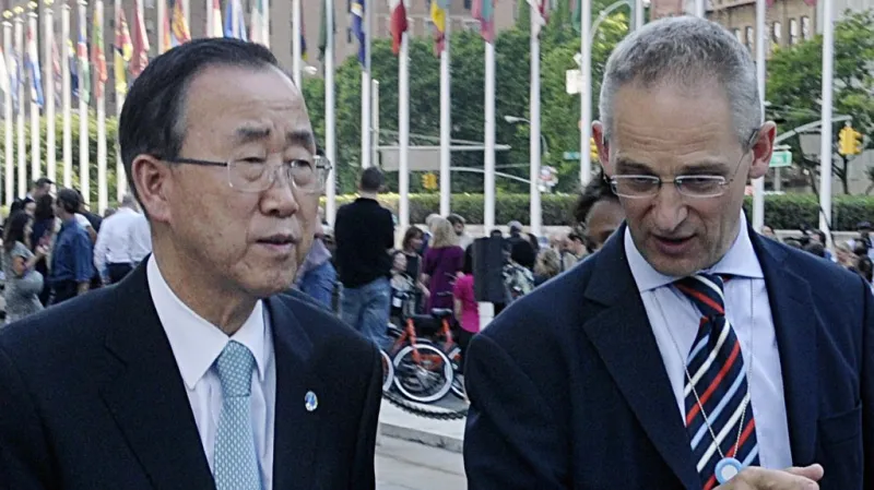 Martin Nesirky informuje Pan Ki-muna o zabití sedmi členů mírové mise v Pobřeží slonoviny