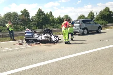 Dálnici na Prahu zablokovala před Brnem hromadná nehoda