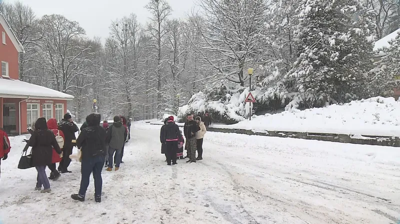 Zasněžená silnice v Hukvaldech