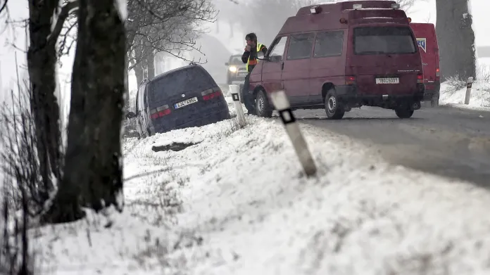 Nehoda osobního automobilu u Zhoře na Jihlavsku