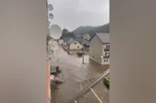 Jsme odříznutí od světa, celé město plave, hlásí Hanušovice