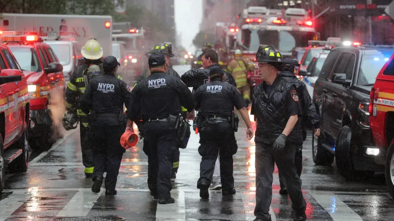 Policie u budovy v New Yorku, kde havaroval vrtulník