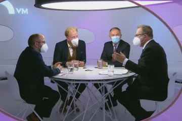 Česko po volbách hledá levici, shodují se Přibáň, Švejnar a Prokop