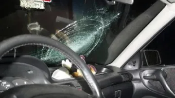 Auto po srážce s chodcem