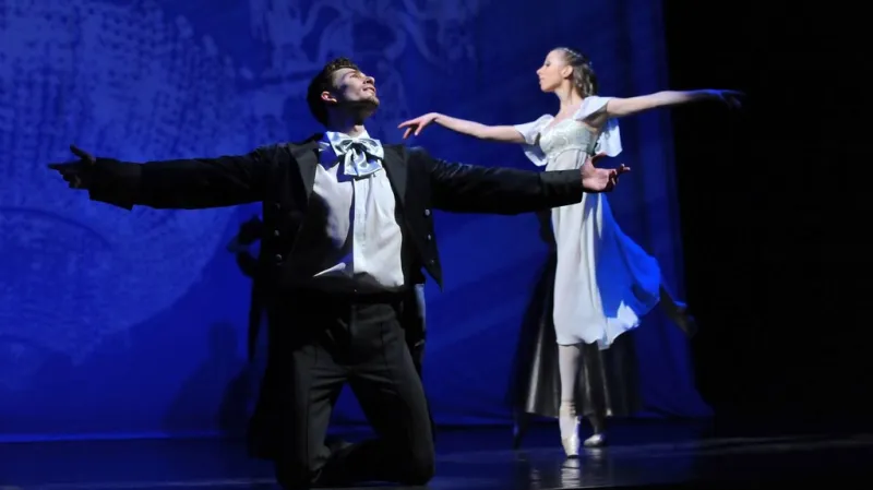 Láska a vášeň / Roberts Skujenieks a Eliška Černohlávková