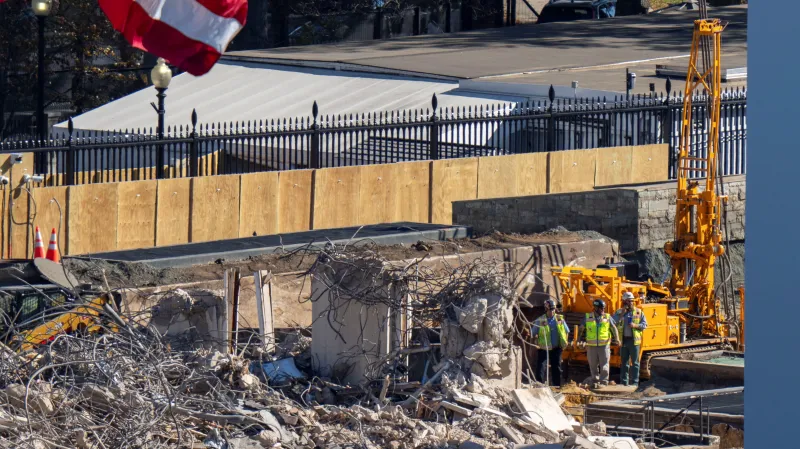 Demolice východního křídla Bílého domu ve Washingtonu