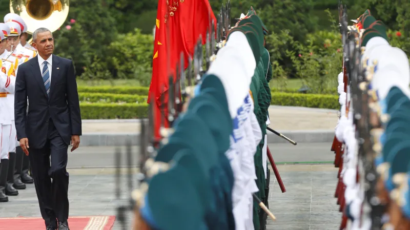 Start zbrojního dovozu - Obamova tečka za vietnamským mementem