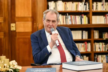 Zeman chtěl abolici u úniku z BIS i vrbětické zprávy, ukazují dopisy, které zveřejnil iRozhlas