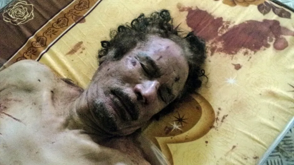 Vystavené tělo Muammara Kaddáfího