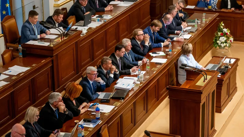 Jednání sněmovny o důvěře vládě