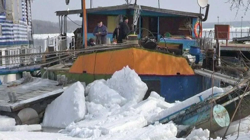Ledové kry poničily lodě v bulharské Silistře