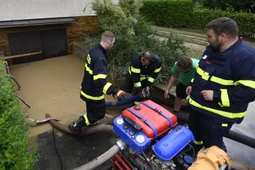 Řeky rozvodněné po bouřkách už postupně klesají