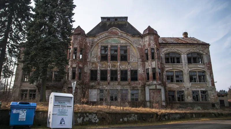 Bývalá továrna - sklárna Elias Palme - exteriér