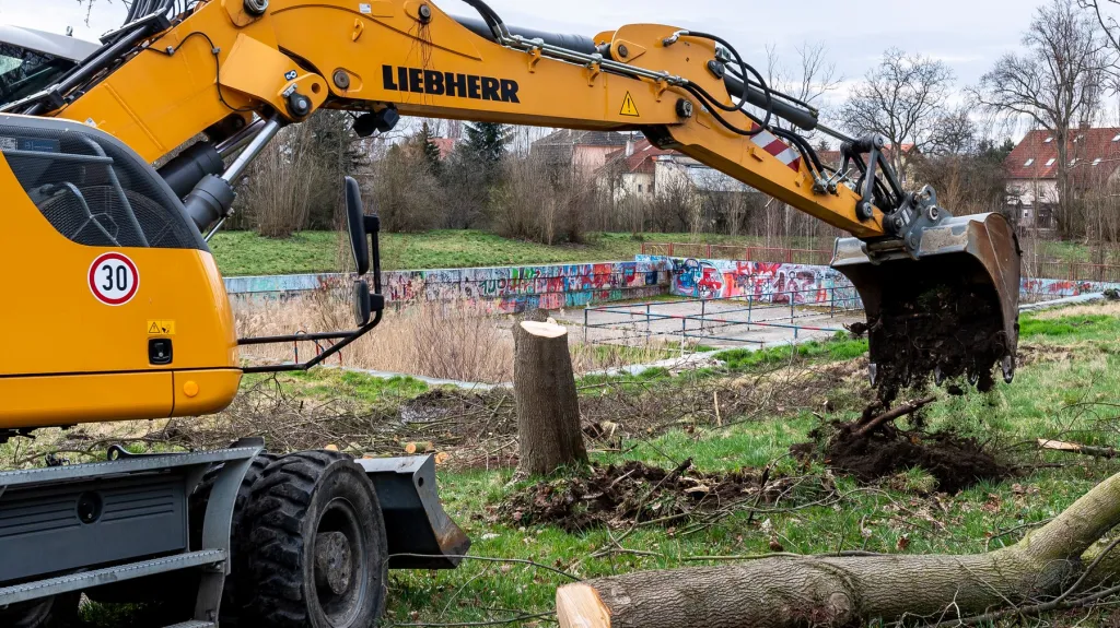 Začátek revitalizace městské plovárny v Krupce