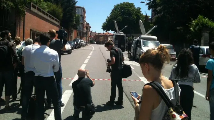 V Toulouse drží v bance muž čtyři rukojmí