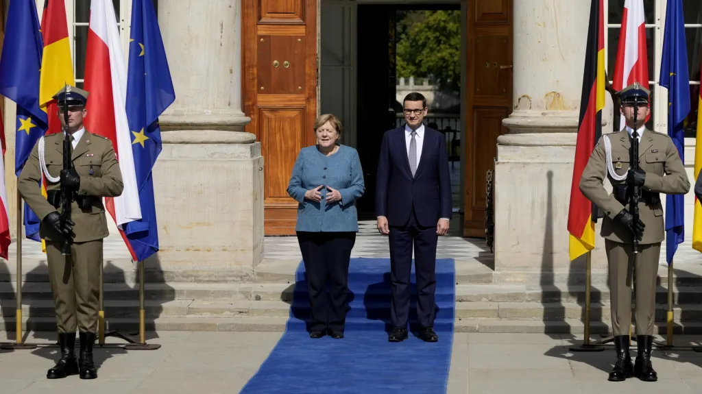 Angela Merkelová a Mateusz Morawiecki na jednání ve Varšavě