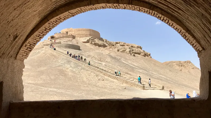 Jedna ze zoroastrijských věží ticha