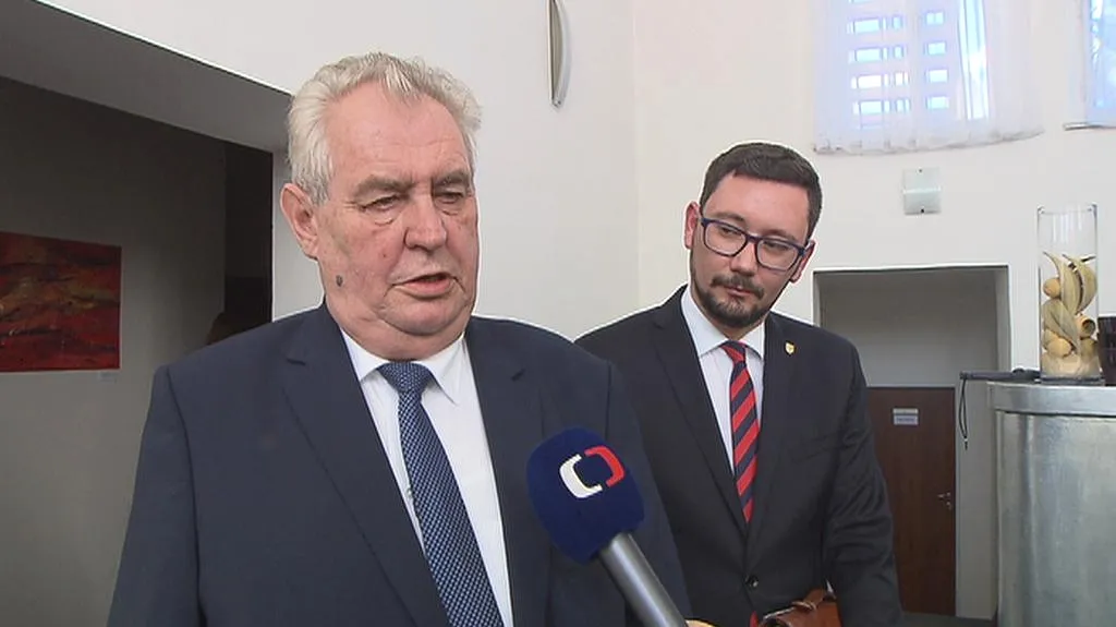 Miloš Zeman je proti zvyšování platů úředníkům