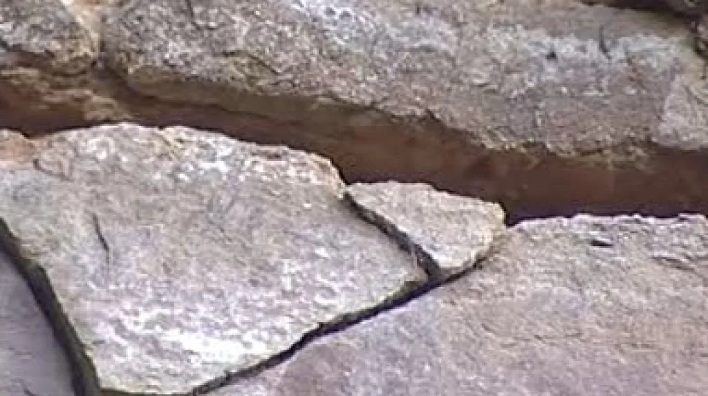 Narušený skalní masív