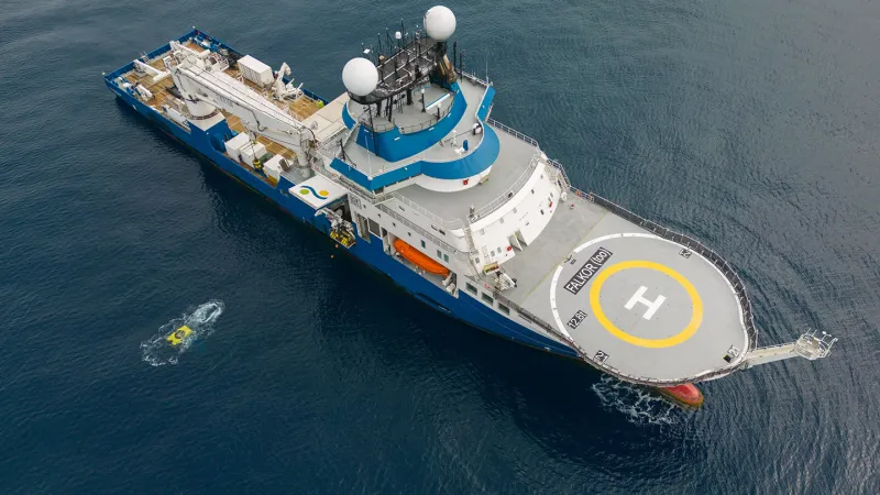 Výzkumná loď Falkor, z níž výzkum probíhá