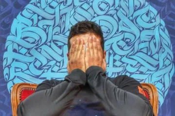 Spojil arabskou kaligrafii a graffiti. V Česku Inkman namaloval citát Václava Havla