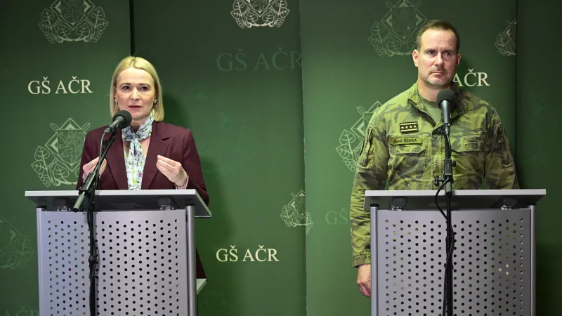 Ministryně obrany v demisi Jana Černochová (ODS) a náčelník Generálního štábu Armády ČR Karel Řehka, 25. 11. 2025