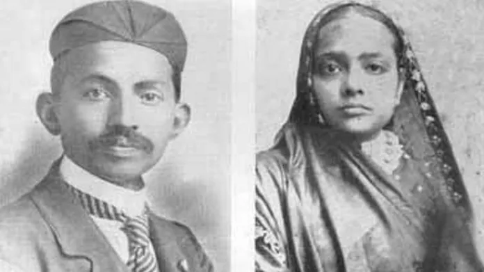 Gándhí zamlada se svou manželkou