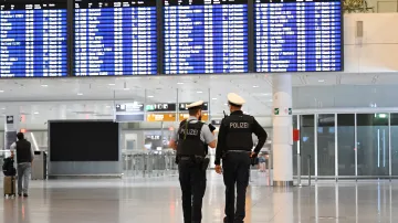 Policejní hlídka na mnichovském letišti