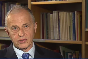 Pomáhat Ukrajině, ale neválčit s Ruskem. To je zásada NATO, připomněl diplomat Geoana