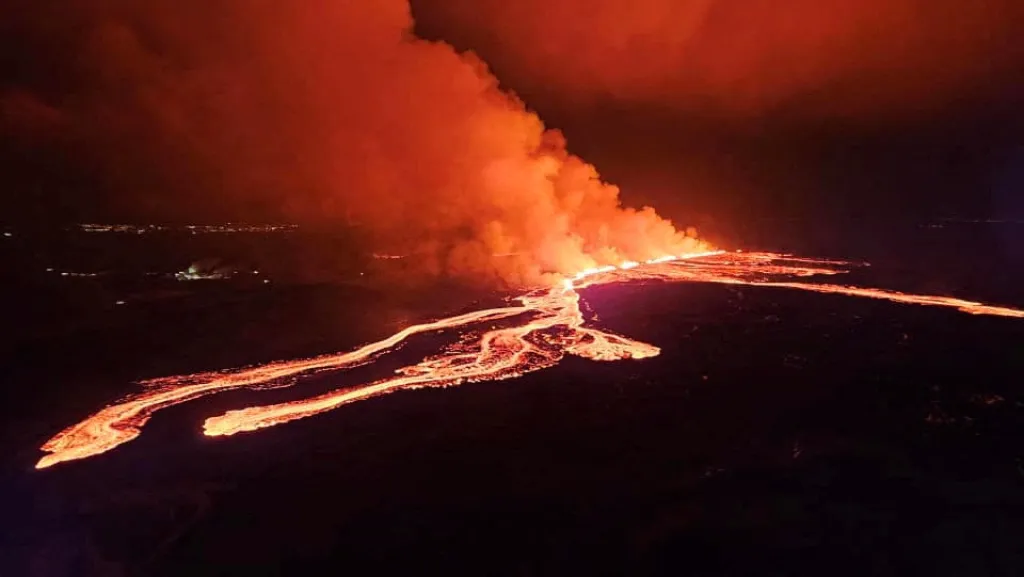 Erupce sopky na poloostrově Reykjanes na jihozápadě Islandu