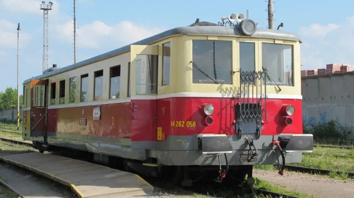Motorové vozy z přelomu 40. a 50. let používají soukromí dopravci pro sezonní výletní vlaky jako je Pražský motoráček.