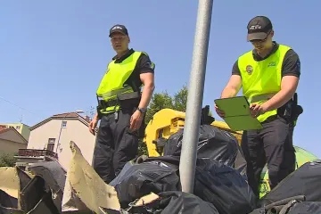 Znojmo vytáhlo do boje proti černým skládkám. Pytle s odpadky hyzdí centrum města