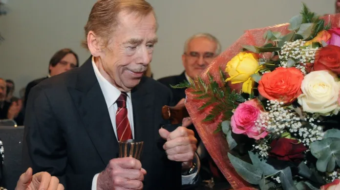 Bývalý prezident Václav Havel převzal slovenskou cenu Nadace Jána Langoše