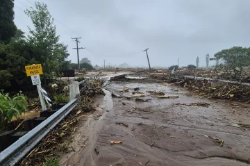 Záchranáři na Novém Zélandu pátrají po sesuvu půdy po několika pohřešovaných