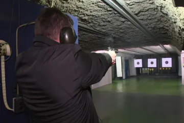 Reakce na střelbu v Uherském Brodě: Vláda požaduje přísnější zákon o zbraních a munici