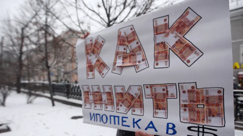 Rusové nezvládají splácet dolarové hypotéky