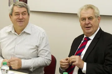 Petříček nereprezentuje jednotnou zahraniční politiku, shodl se Filip se Zemanem