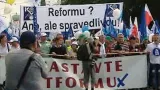 Demonstrace proti reformě veřejných financí z roku 2003