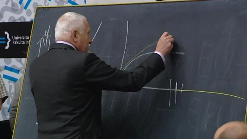 Václav Klaus přednáší studentům