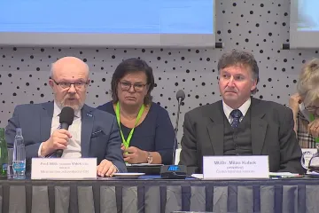 Šéf lékařské komory se pustil do ministra Válka. Přou se o peníze i styl komunikace 