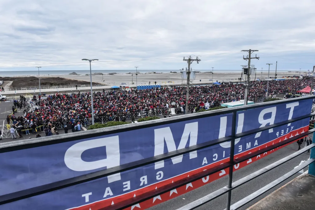 Příznivci a odpůrci Donalda Trumpa se sešli v americkém Wildwoodu