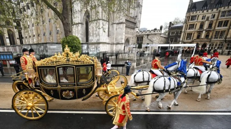 Příjezd slavnostního procesí k Westminsterskému opatství,  Autor: Dylan Martinez,  Zdroj: Reuters