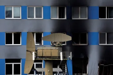 Trojice zadržená v Polsku kvůli útoku na pardubickou zbrojovku poputuje do Česka