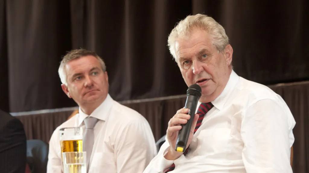 Prezident Miloš Zeman a jeho kancléř Vratislav Mynář na besedě v Osvětimanech na Uherskohradišťsku