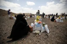 Jídlo mizí neznámo kam a miliony Jemenců hladoví. OSN omezila pomoc v povstaleckých oblastech